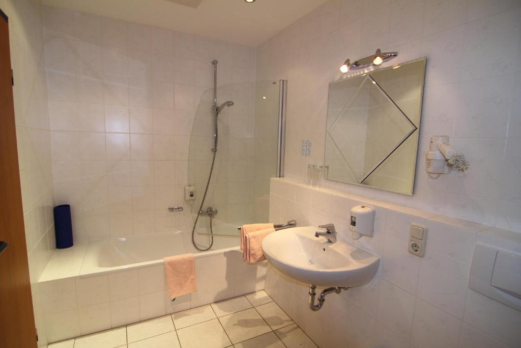 Hotel Am Tiergarten Nürburg Kamer foto
